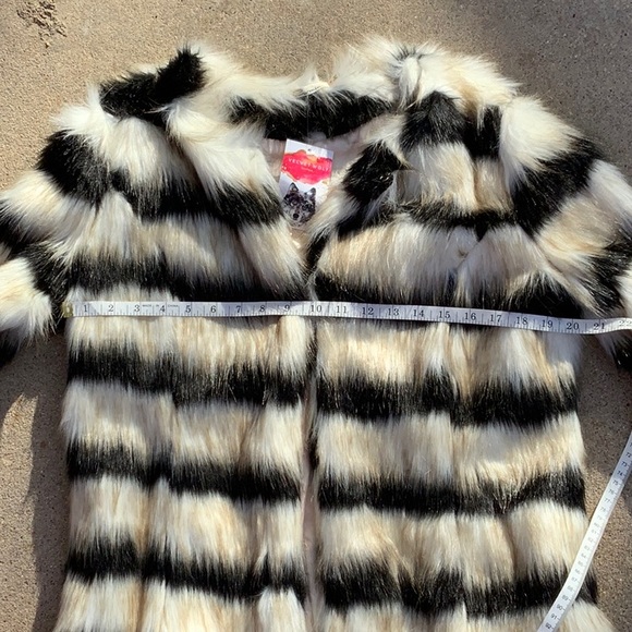 CARMIN STRIPED FAUX FUR JACKET, SIZE MEDIUM - Picture 7 of 11